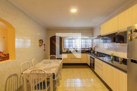 Casa à venda com 190m², 3 quartos e 4 vagasCozinha 