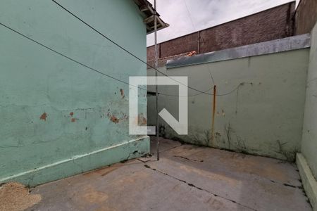 Casa à venda com 70m², 1 quarto e sem vagaQuintal