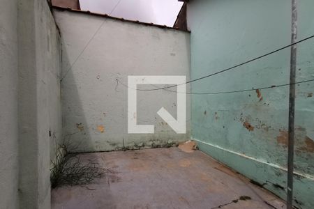 Casa à venda com 70m², 1 quarto e sem vagaQuintal