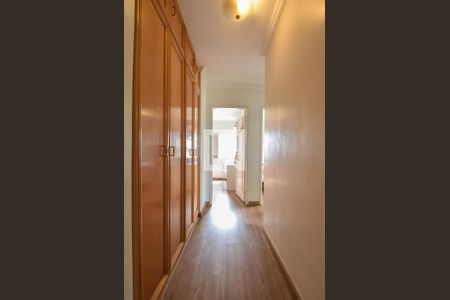 Corredor de apartamento para alugar com 3 quartos, 88m² em Vila Congonhas, São Paulo