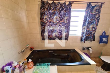 Casa à venda com 270m², 4 quartos e 5 vagasBanheiro da Suíte 1