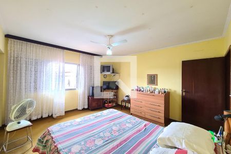 Casa à venda com 270m², 4 quartos e 5 vagasSuíte