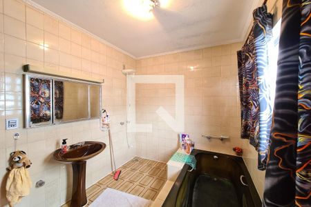 Casa à venda com 270m², 4 quartos e 5 vagasBanheiro da Suíte 1