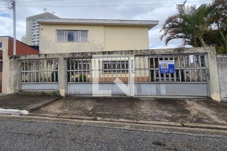 Casa à venda com 270m², 4 quartos e 5 vagasFachada