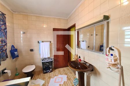 Casa à venda com 270m², 4 quartos e 5 vagasBanheiro da Suíte 1