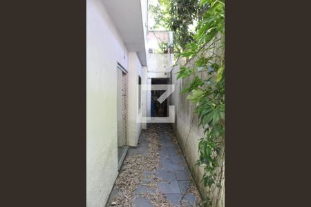 Casa à venda com 158m², 3 quartos e 2 vagasCorredor quintal