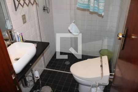 Casa à venda com 158m², 3 quartos e 2 vagasBanheiro suit