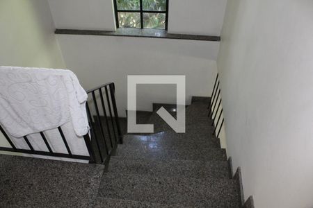 Casa à venda com 158m², 3 quartos e 2 vagasEscada