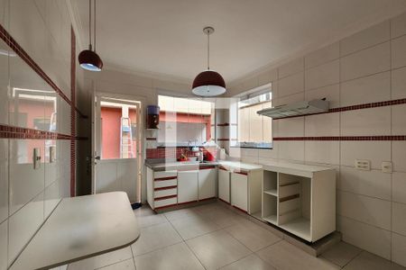 Casa para alugar com 240m², 3 quartos e 4 vagas Casa para alugar com 240m², 3 quartos e 4 vagasCozinha