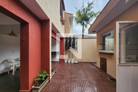 Casa para alugar com 240m², 3 quartos e 4 vagas Casa para alugar com 240m², 3 quartos e 4 vagasQuintal