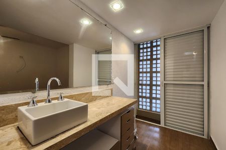 Casa para alugar com 240m², 3 quartos e 4 vagas Casa para alugar com 240m², 3 quartos e 4 vagasBanheiro da Suíte 1