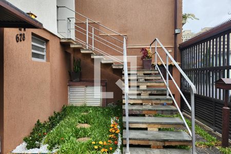 Casa para alugar com 240m², 3 quartos e 4 vagas Casa para alugar com 240m², 3 quartos e 4 vagasEscada