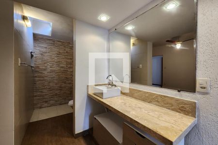 Casa para alugar com 240m², 3 quartos e 4 vagas Casa para alugar com 240m², 3 quartos e 4 vagasBanheiro da Suíte 1