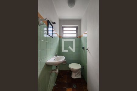 Casa para alugar com 240m², 3 quartos e 4 vagas Casa para alugar com 240m², 3 quartos e 4 vagasBanheiro da Garagem