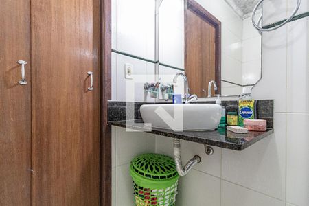 Casa à venda com 170m², 3 quartos e 2 vagas Casa à venda com 170m², 3 quartos e 2 vagasBanheiro Social