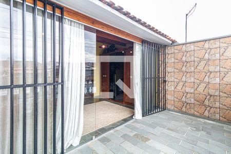 Casa à venda com 170m², 3 quartos e 2 vagas Casa à venda com 170m², 3 quartos e 2 vagasVaranda