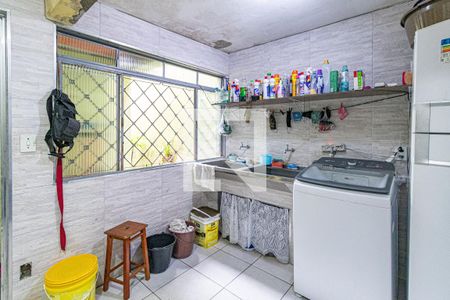Casa à venda com 170m², 3 quartos e 2 vagas Casa à venda com 170m², 3 quartos e 2 vagasLavanderia