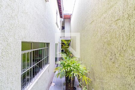 Casa à venda com 170m², 3 quartos e 2 vagas Casa à venda com 170m², 3 quartos e 2 vagasCorredor lateral