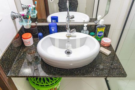 Casa à venda com 170m², 3 quartos e 2 vagas Casa à venda com 170m², 3 quartos e 2 vagasBanheiro Social