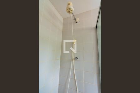 Casa de condomínio à venda com 400m², 4 quartos e 3 vagas Casa de condomínio à venda com 400m², 4 quartos e 3 vagasBanheiro da Área de Serviço