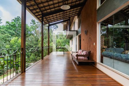 Casa de condomínio à venda com 400m², 4 quartos e 3 vagas Casa de condomínio à venda com 400m², 4 quartos e 3 vagasDeck