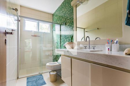 Casa de condomínio à venda com 400m², 4 quartos e 3 vagas Casa de condomínio à venda com 400m², 4 quartos e 3 vagasBanheiro do Corredor (quartos 2 e 3)