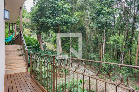 Casa de condomínio à venda com 400m², 4 quartos e 3 vagas Casa de condomínio à venda com 400m², 4 quartos e 3 vagasCaminho Lateral