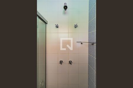 Casa de condomínio à venda com 400m², 4 quartos e 3 vagas Casa de condomínio à venda com 400m², 4 quartos e 3 vagasBanheiro da Biblioteca (Quarto 1)