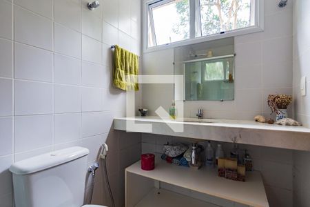 Casa de condomínio à venda com 400m², 4 quartos e 3 vagas Casa de condomínio à venda com 400m², 4 quartos e 3 vagasBanheiro da Área de Serviço