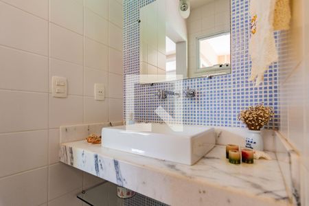 Casa de condomínio à venda com 400m², 4 quartos e 3 vagas Casa de condomínio à venda com 400m², 4 quartos e 3 vagasBanheiro da Biblioteca (Quarto 1)