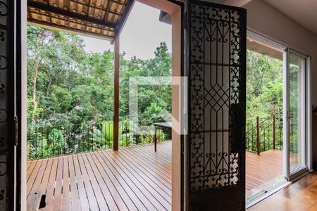 Casa de condomínio à venda com 400m², 4 quartos e 3 vagas Casa de condomínio à venda com 400m², 4 quartos e 3 vagasAcesso ao Deck