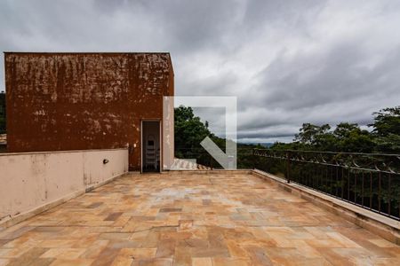 Casa de condomínio à venda com 400m², 4 quartos e 3 vagas Casa de condomínio à venda com 400m², 4 quartos e 3 vagasTerraço