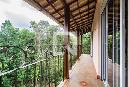 Casa de condomínio à venda com 400m², 4 quartos e 3 vagas Casa de condomínio à venda com 400m², 4 quartos e 3 vagasVaranda Quartos 2 e 3