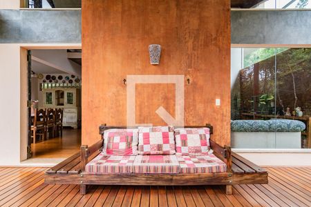 Casa de condomínio à venda com 400m², 4 quartos e 3 vagas Casa de condomínio à venda com 400m², 4 quartos e 3 vagasDeck