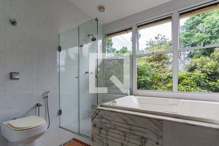 Casa de condomínio à venda com 400m², 4 quartos e 3 vagas Casa de condomínio à venda com 400m², 4 quartos e 3 vagasBanheiro do Quarto 4