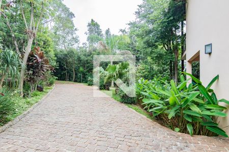 Casa de condomínio à venda com 400m², 4 quartos e 3 vagas Casa de condomínio à venda com 400m², 4 quartos e 3 vagasJardim Frontal e Acesso