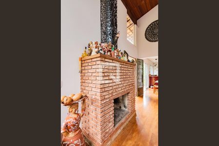 Detalhe Sala - Lareira de casa de condomínio à venda com 4 quartos, 400m² em Arvoredo, Nova Lima