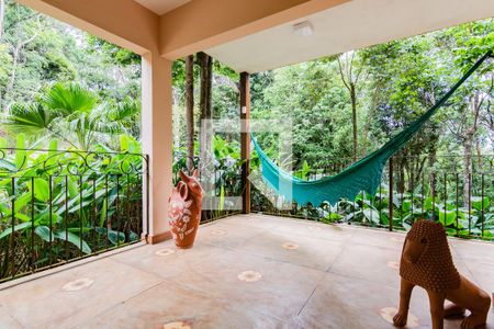 Casa de condomínio à venda com 400m², 4 quartos e 3 vagas Casa de condomínio à venda com 400m², 4 quartos e 3 vagasVaranda Biblioteca