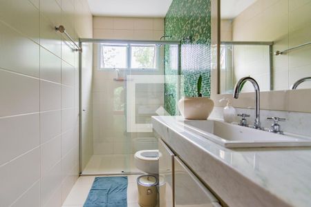 Casa de condomínio à venda com 400m², 4 quartos e 3 vagas Casa de condomínio à venda com 400m², 4 quartos e 3 vagasBanheiro do Corredor (quartos 2 e 3)