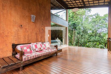 Casa de condomínio à venda com 400m², 4 quartos e 3 vagas Casa de condomínio à venda com 400m², 4 quartos e 3 vagasDeck