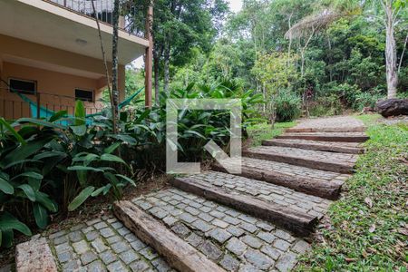 Casa de condomínio à venda com 400m², 4 quartos e 3 vagas Casa de condomínio à venda com 400m², 4 quartos e 3 vagasAcesso Lateral