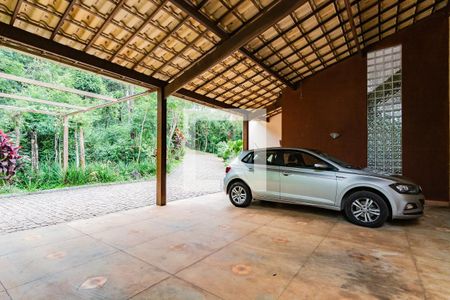 Casa de condomínio à venda com 400m², 4 quartos e 3 vagas Casa de condomínio à venda com 400m², 4 quartos e 3 vagasGaragem