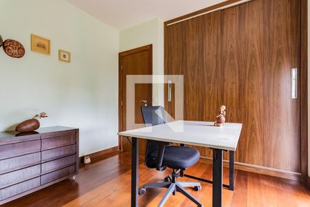 Casa de condomínio à venda com 400m², 4 quartos e 3 vagas Casa de condomínio à venda com 400m², 4 quartos e 3 vagasQuarto 2