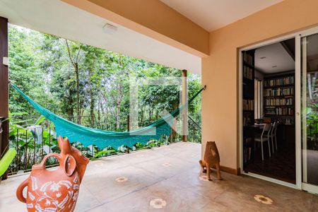 Casa de condomínio à venda com 400m², 4 quartos e 3 vagas Casa de condomínio à venda com 400m², 4 quartos e 3 vagasVaranda Biblioteca