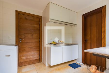 Casa de condomínio à venda com 400m², 4 quartos e 3 vagas Casa de condomínio à venda com 400m², 4 quartos e 3 vagasÁrea de Serviço