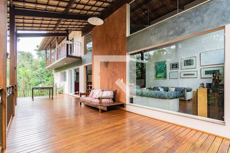 Casa de condomínio à venda com 400m², 4 quartos e 3 vagas Casa de condomínio à venda com 400m², 4 quartos e 3 vagasDeck