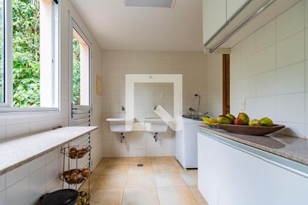 Casa de condomínio à venda com 400m², 4 quartos e 3 vagas Casa de condomínio à venda com 400m², 4 quartos e 3 vagasÁrea de Serviço