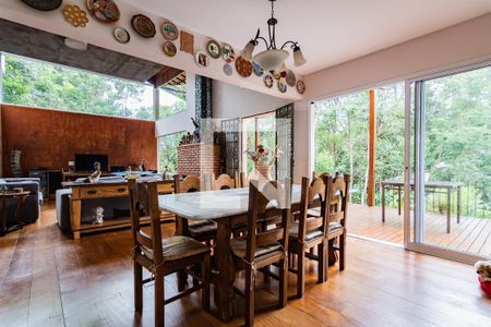 Casa de condomínio à venda com 400m², 4 quartos e 3 vagas Casa de condomínio à venda com 400m², 4 quartos e 3 vagasJantar / Acesso ao Deck