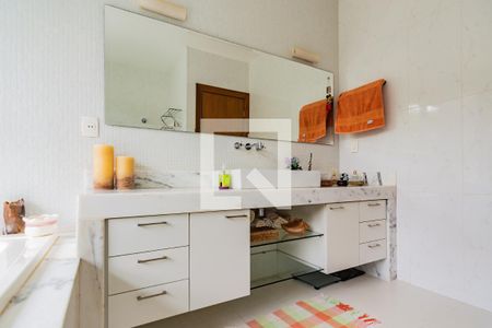 Casa de condomínio à venda com 400m², 4 quartos e 3 vagas Casa de condomínio à venda com 400m², 4 quartos e 3 vagasBanheiro do Quarto 4