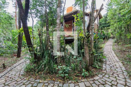 Casa de condomínio à venda com 400m², 4 quartos e 3 vagas Casa de condomínio à venda com 400m², 4 quartos e 3 vagasCaminho Fundos